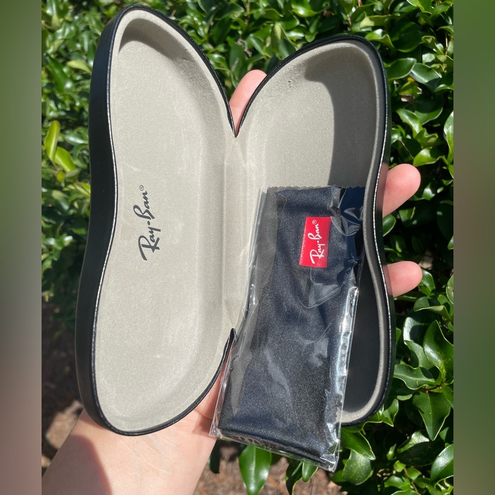 Ray-Ban Black Leather Glasses Case‎ - Picture 4 of 4